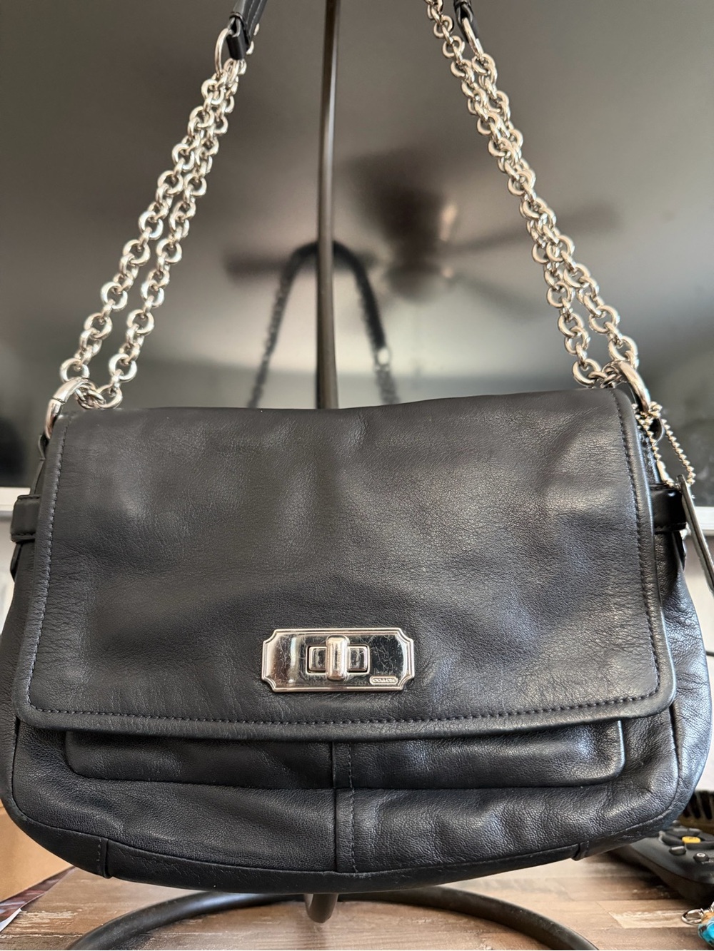 Coach Chelsea Black Leather Turnlock Flap (F17925)